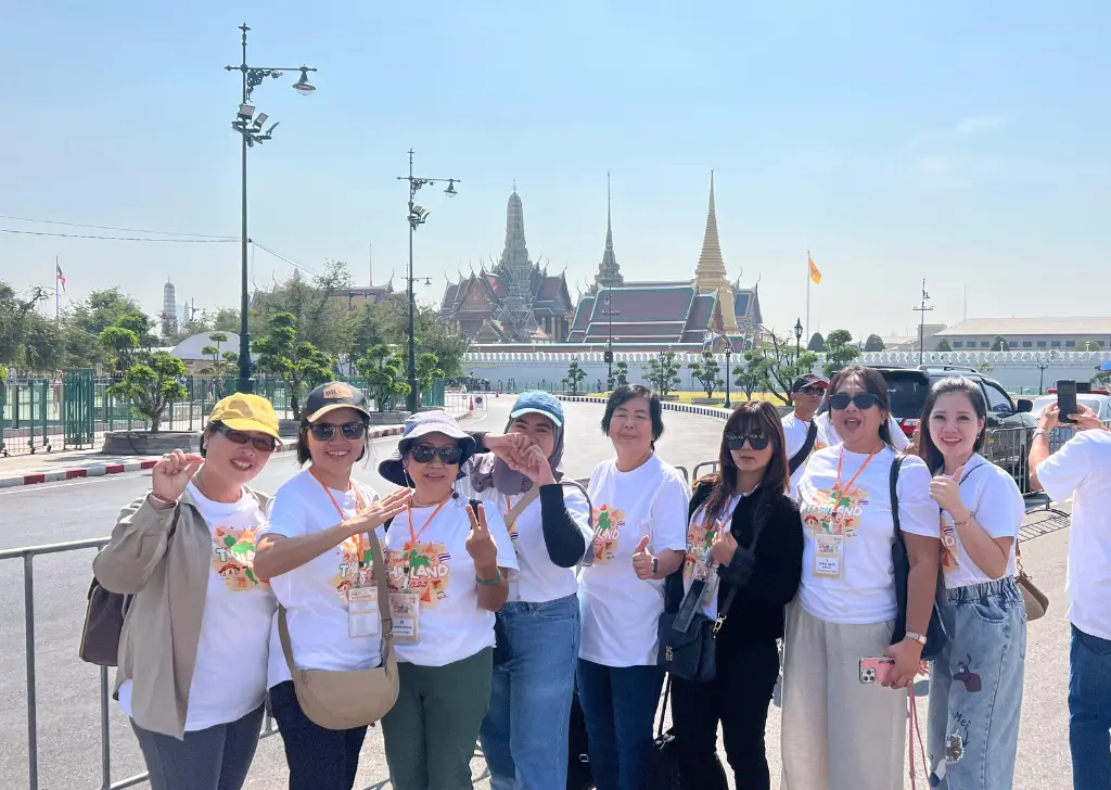 Medion Ajak Pelanggan Liburan ke Thailand 3 Wat Arun