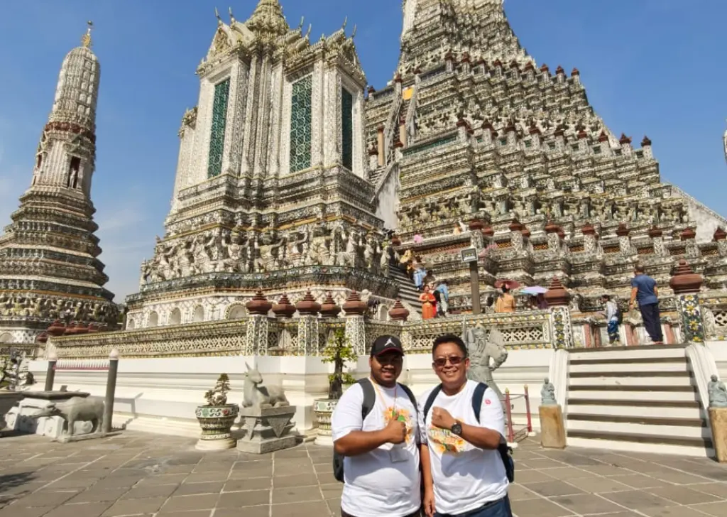 Medion Ajak Pelanggan Liburan ke Thailand 2 wat arun 1