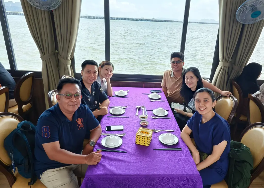 Medion Ajak Pelanggan Menjelajahi Pesona Vietnam 5 halong bay vietnam