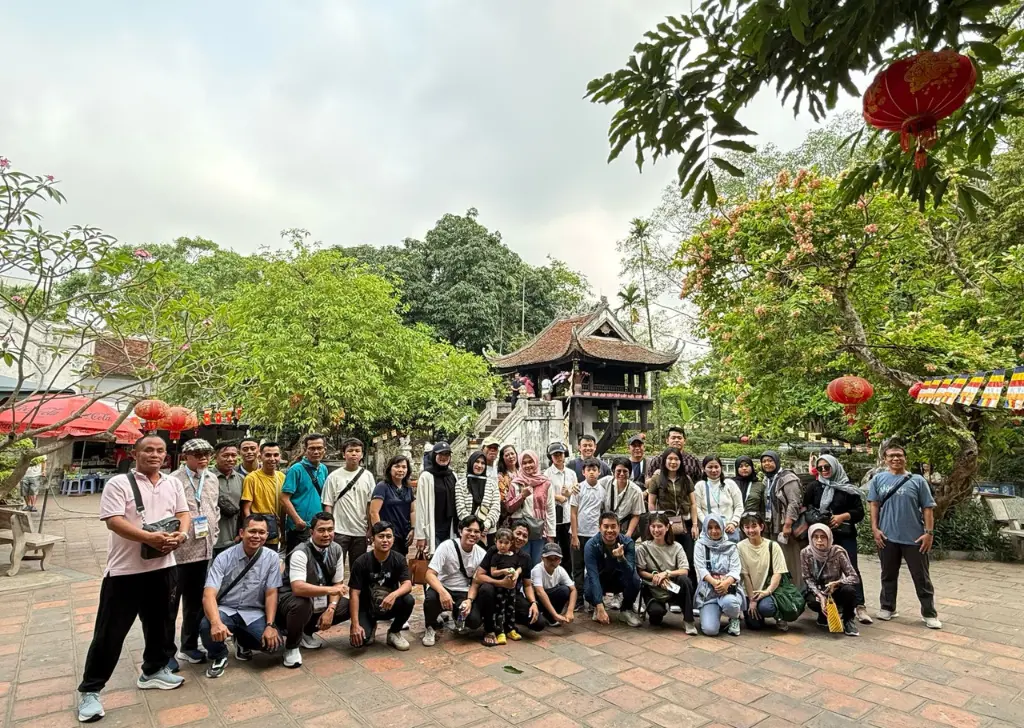 Medion Ajak Pelanggan Menjelajahi Pesona Vietnam 7 one pillar pagoda