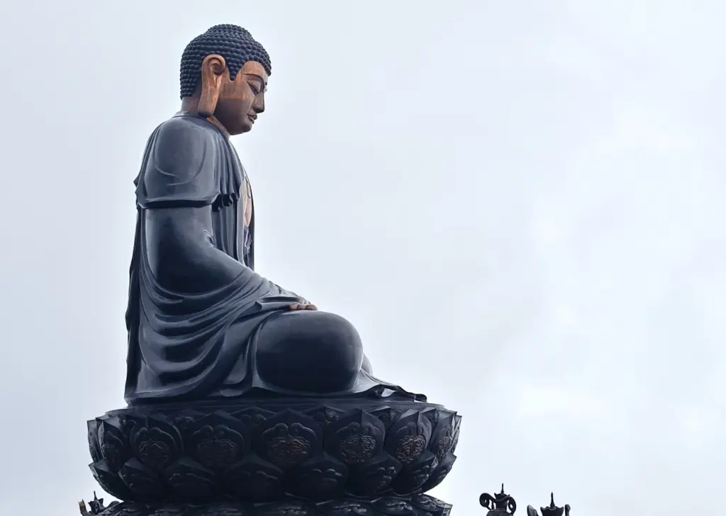 Medion Ajak Pelanggan Menjelajahi Pesona Vietnam 10 patung buddha fansipan mountain