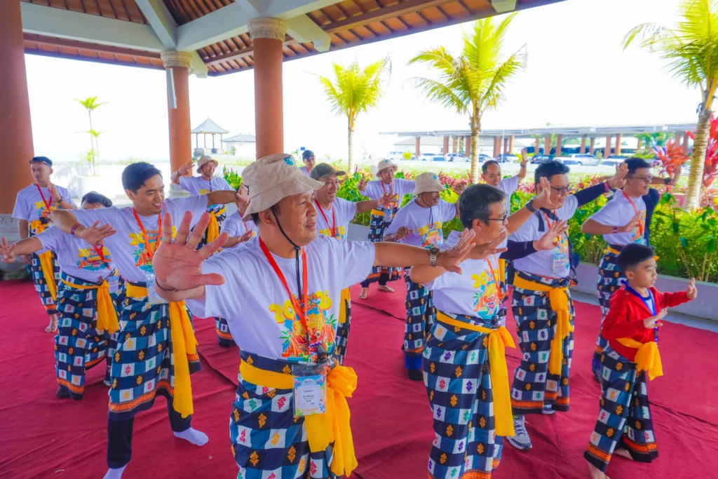 Ciptakan Momen Kebersamaan dengan Pelanggan di Medion Wisata 2025 5 Bali Kebersamaan saat belajar tari Gopala