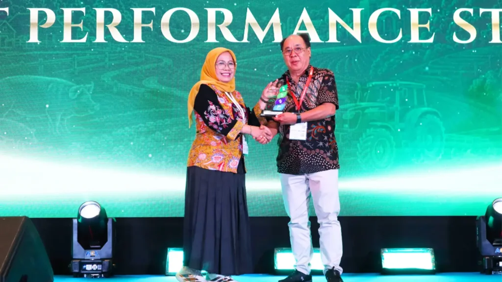 Rayakan Usia Emas, Medion Raih Penghargaan Stan Terbaik di Indo Livestock 2026 Expo & Forum 3 Penerimaan Penghargaan Best Performance