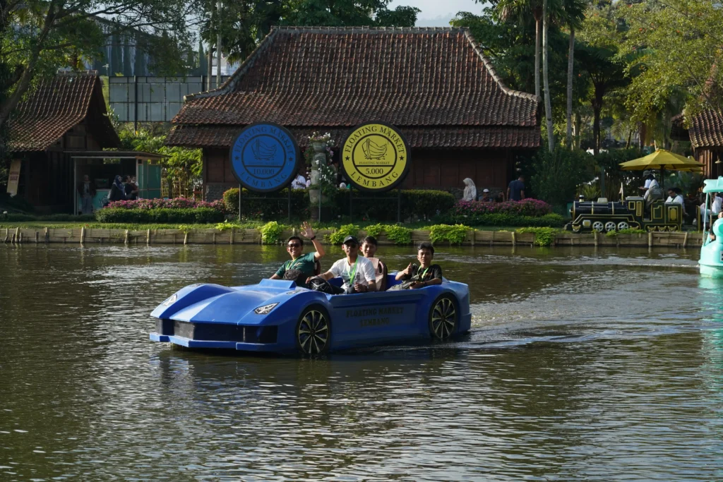 Aktivitas di floating market 4 11zon